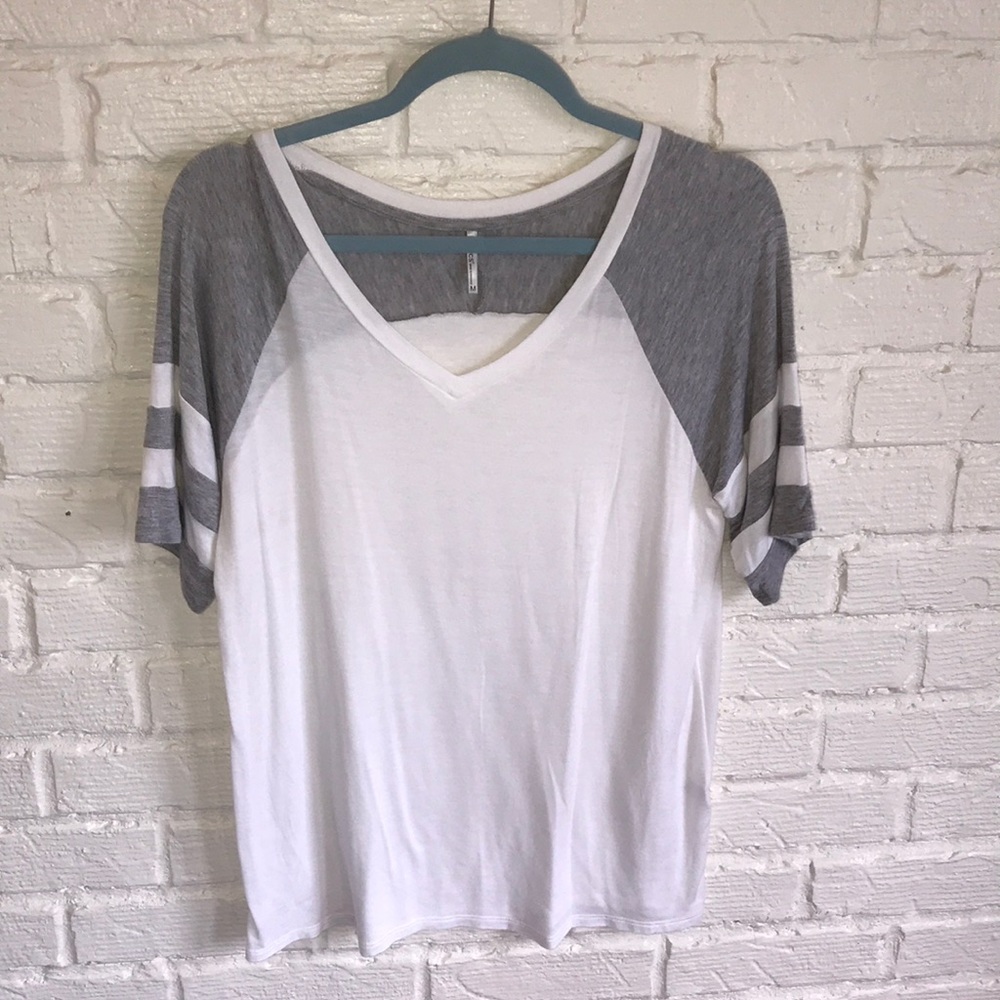 ••NWOT•• LADIES Casual V-Neck!!!